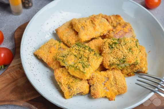 Pollock fillet baked in breadcrumbs: photo of recipe preparation, step 5