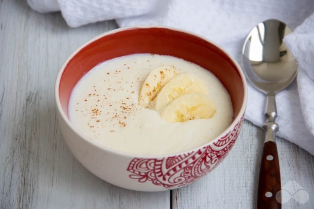 Semolina porridge with milk