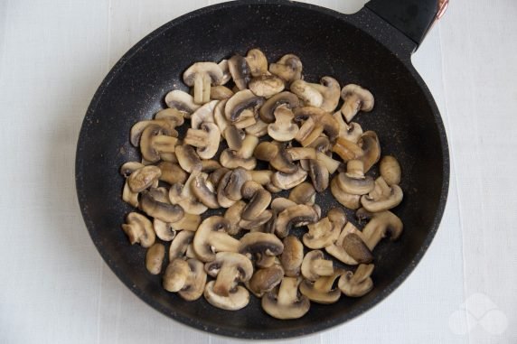 Vegetable stew with pork and mushrooms: photo of recipe preparation, step 7