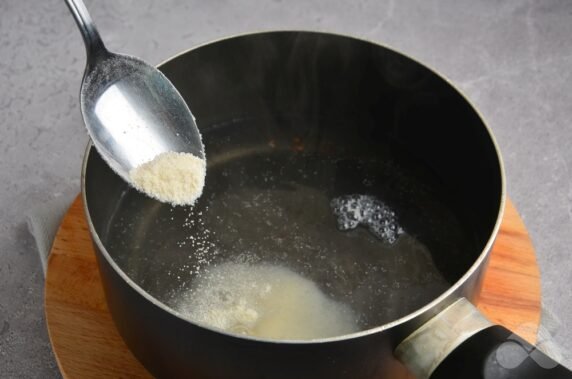 Semolina porridge on water: photo of recipe preparation, step 2