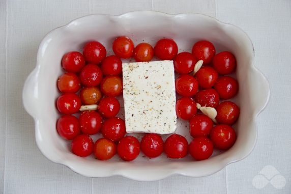Pasta with baked tomatoes and feta: photo of recipe preparation, step 1