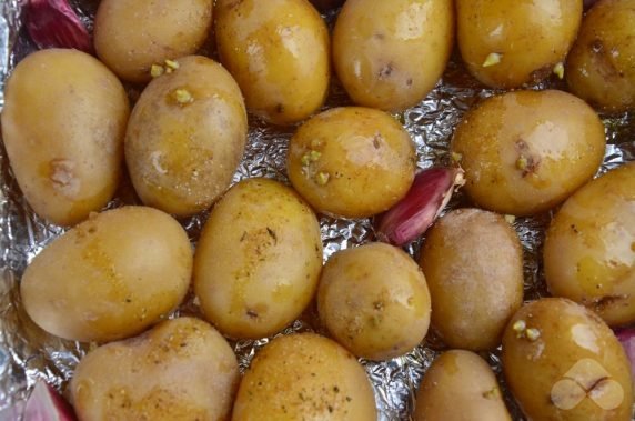 New potatoes in a rustic way: photo of recipe preparation, step 5