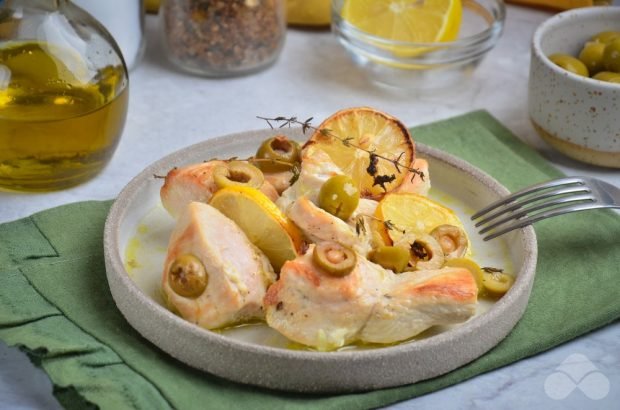 Baked chicken fillet with lemon and olives