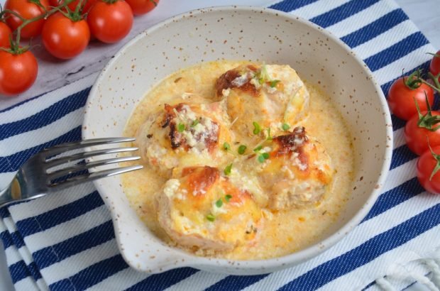 Chicken meatballs in cream with paprika