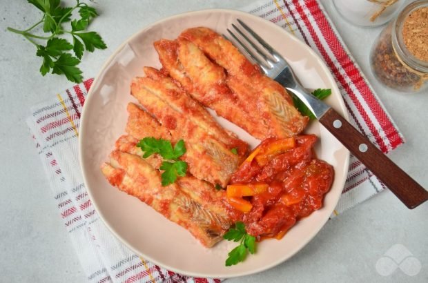 Pollock with tomatoes and paprika in the oven