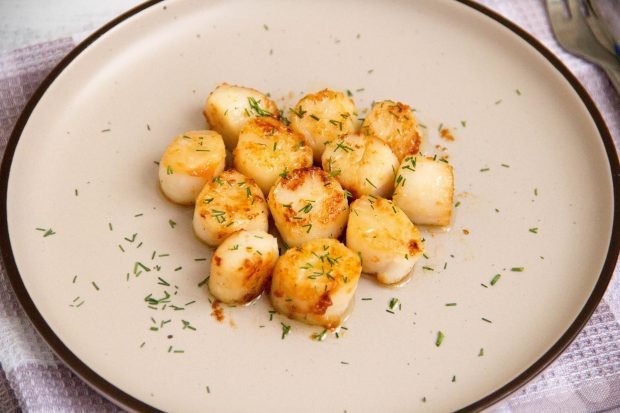 Fried scallops – a simple and delicious recipe with photos (step by step)