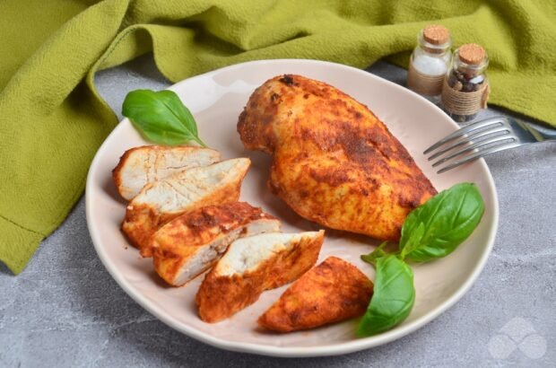 Chicken fillet with smoked paprika in the oven