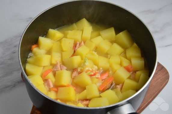 Potato stew with sausage: photo of recipe preparation, step 6