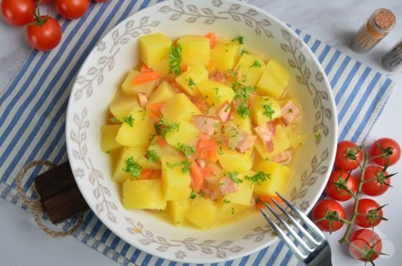 Potato stew with sausage: photo of recipe preparation, step 7