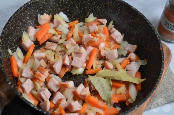 Potato stew with sausage: photo of recipe preparation, step 4