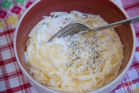 Cod with potatoes and cheese in the oven: photo of recipe preparation, step 3