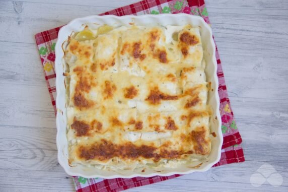 Cod with potatoes and cheese in the oven: photo of recipe preparation, step 7