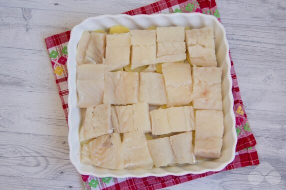 Cod with potatoes and cheese in the oven: photo of recipe preparation, step 5