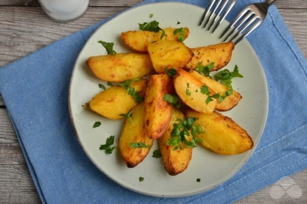 Rustic potatoes in the oven