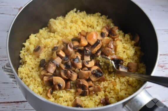 Bulgur with mushrooms and onions: photo of recipe preparation, step 5