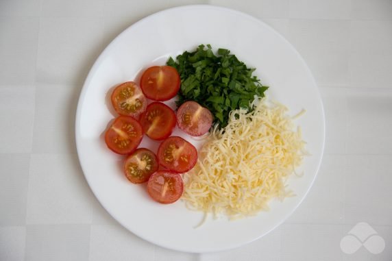 Omelet with tomatoes and cheese in the oven: photo of recipe preparation, step 1