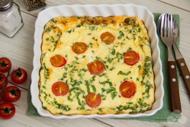 Omelet with tomatoes and cheese in the oven