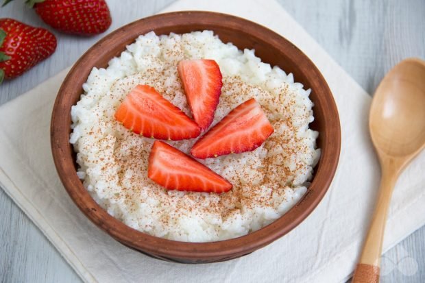 Sweet rice porridge in a slow cooker