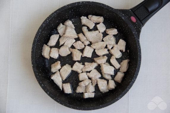 Stew with pork and paprika in pots: photo of recipe preparation, step 1