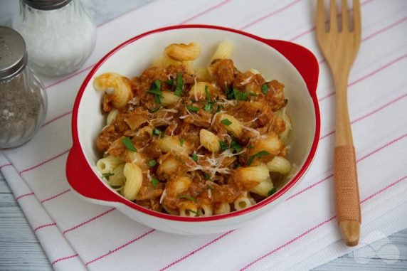 Pasta with tuna and tomato sauce: photo of recipe preparation, step 7