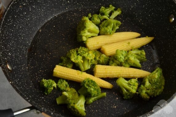 Sea bass fillet with vegetables: photo of recipe preparation, step 4