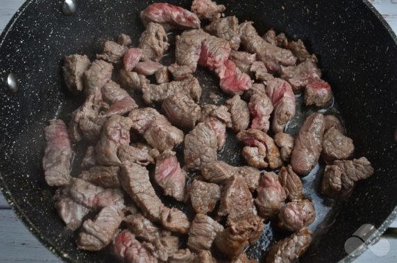 Beef goulash in the oven: photo of recipe preparation, step 3