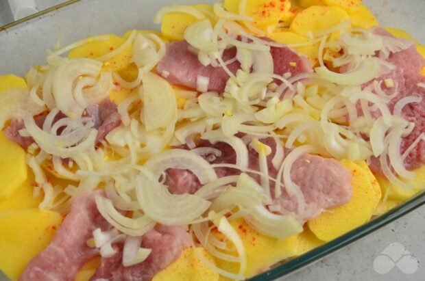 Potatoes with pork under cheese in the oven: photo of recipe preparation, step 7