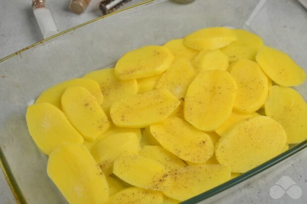 Potatoes with pork under cheese in the oven: photo of recipe preparation, step 4