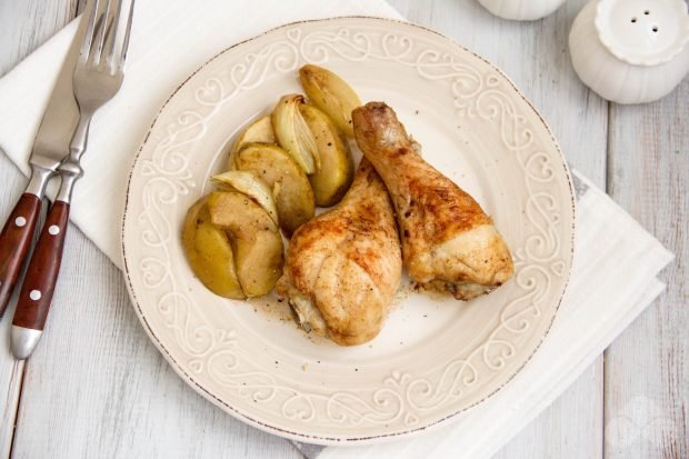 Chicken legs with apples and onions in the oven – a simple and delicious recipe with photos (step by step)