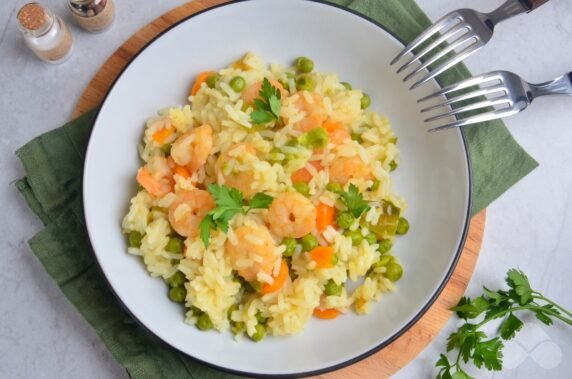 Pilaf with shrimp and vegetables: photo of recipe preparation, step 5