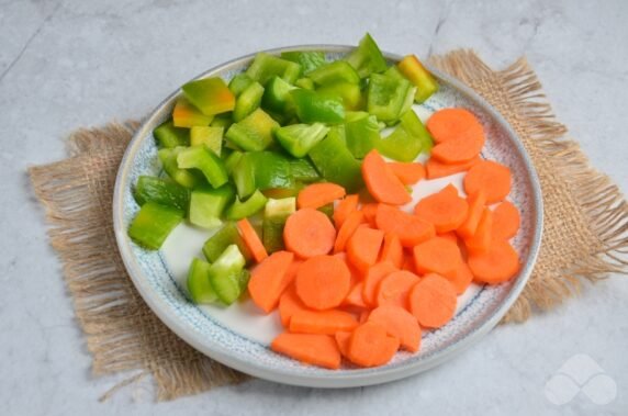 Pilaf with shrimp and vegetables: photo of recipe preparation, step 1