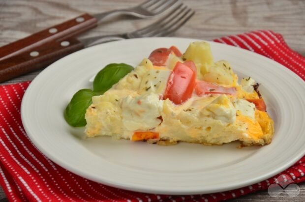 Omelet with cauliflower, tomatoes and Greek cheese