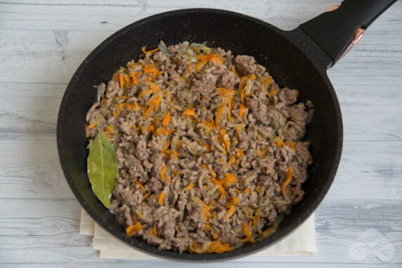 Stewed cabbage with minced meat: photo of recipe preparation, step 3