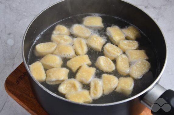 Sweet lazy dumplings with cottage cheese: photo of recipe preparation, step 4