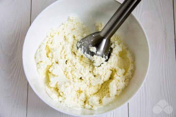 Lush cottage cheese casserole: photo of recipe preparation, step 1