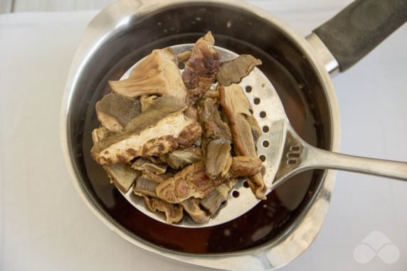 Stewed cabbage with dried mushrooms: photo of recipe preparation, step 2