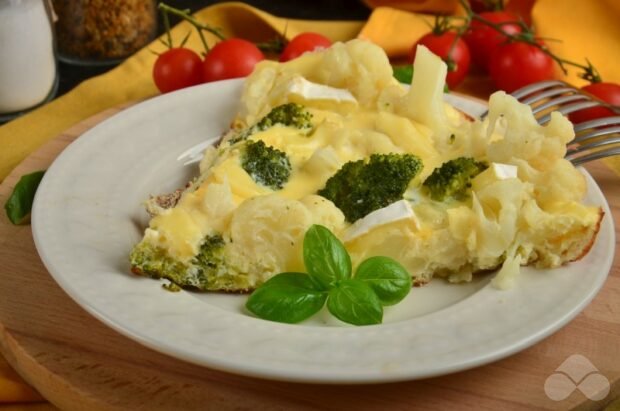 Omelet with cauliflower, broccoli and brie cheese: photo of recipe preparation, step 5