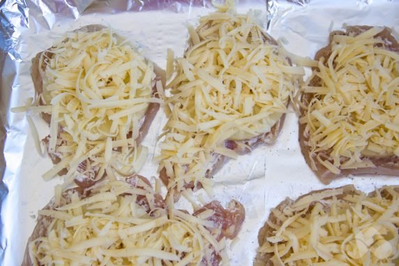 Chicken chops with pineapple and cheese in the oven: photo of recipe preparation, step 5