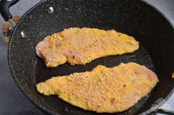 Chicken chops in sour cream batter: photo of recipe preparation, step 6