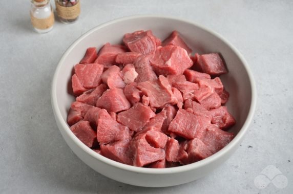 Classic beef goulash recipe: photo of recipe preparation, step 1