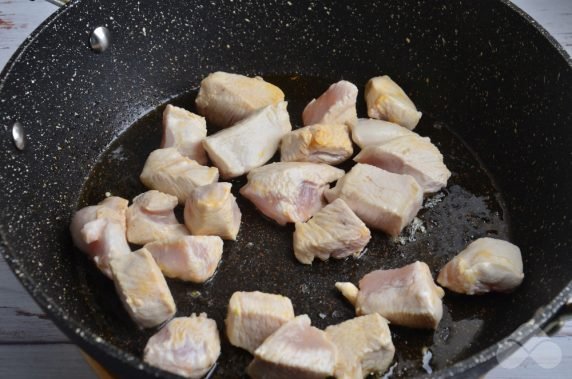 Vegetable stew with chicken and mushrooms: photo of recipe preparation, step 3