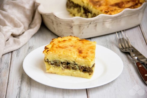 Potato casserole with minced meat with sour cream