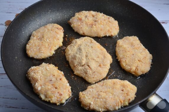 Chicken cutlets with cheese: photo of recipe preparation, step 5