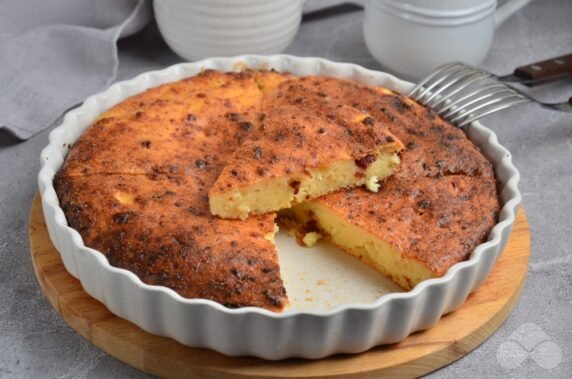 Cottage cheese casserole with semolina and cranberries: photo of recipe preparation, step 6