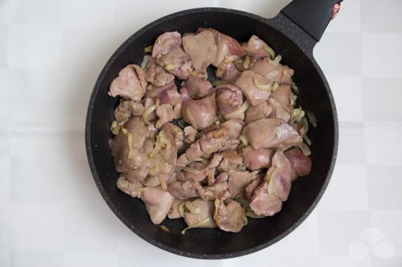 Rabbit liver stewed in sour cream: photo of recipe preparation, step 3