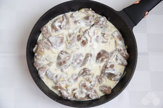 Rabbit liver stewed in sour cream: photo of recipe preparation, step 5