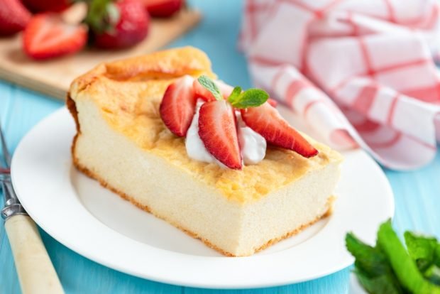 Cottage cheese casserole with semolina without eggs