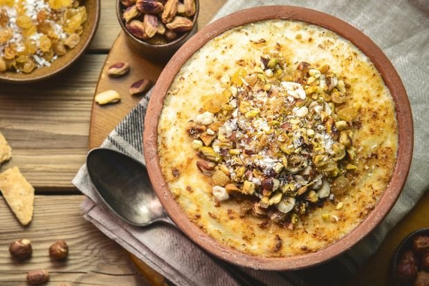 Wheat porridge with cheese in pots 