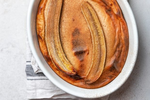 Cottage cheese casserole with bananas and cinnamon