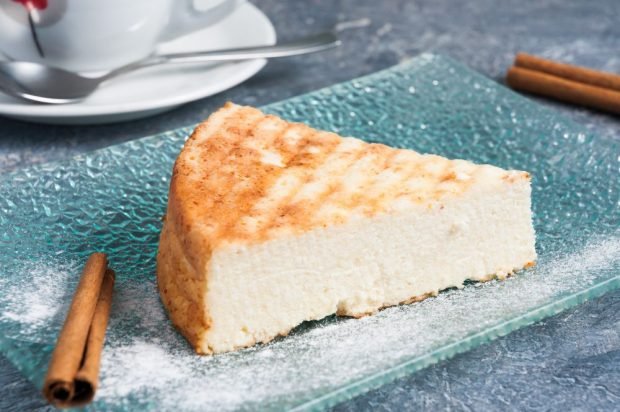 Cottage cheese casserole with kefir and baking powder